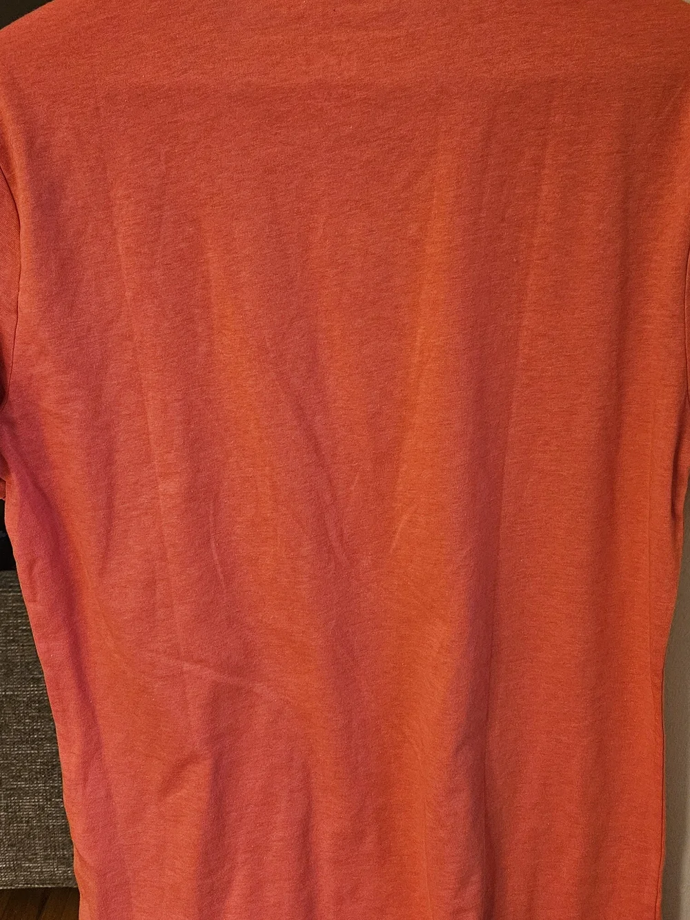 Banana Republic Men’s Short Sleeve Crew Neck T-Shirt in Coral Orange Heather